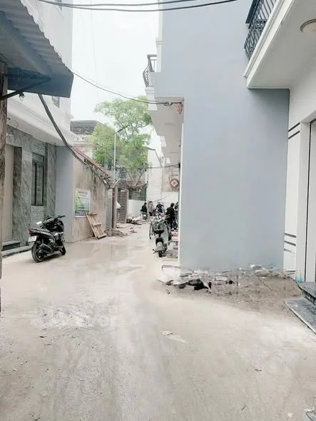 Ô TÔ ĐỖ TẬN CỬA – SIÊU PHẨM XÂY MỚI 4 TẦNG HỒ SEN – CHỢ HÀNG – GẦN AEON MALL Ngõ thông các ngả – k