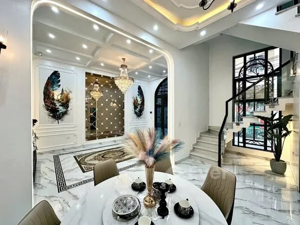 Nhà đẹp mới tinh 4 tầng mặt phố ĐÀ NẴNG đầu coord Mart. - Ngô quyền