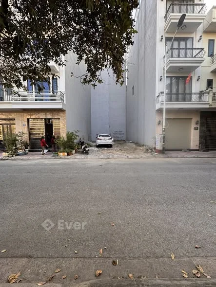 Đất phân lô phố Thế Lữ - mặt đường Hạ Lý - Hải Phòng .Dt: 64,4m2 ngang 4mét