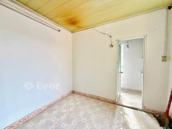 CHÍNH CHỦ BÁN NHÀ – TẦNG 3 – HAI BÀ TRƯNG • Diện tích: 13m² • Có bếp riêng, WC khép kín - 250 triệu - 13m²