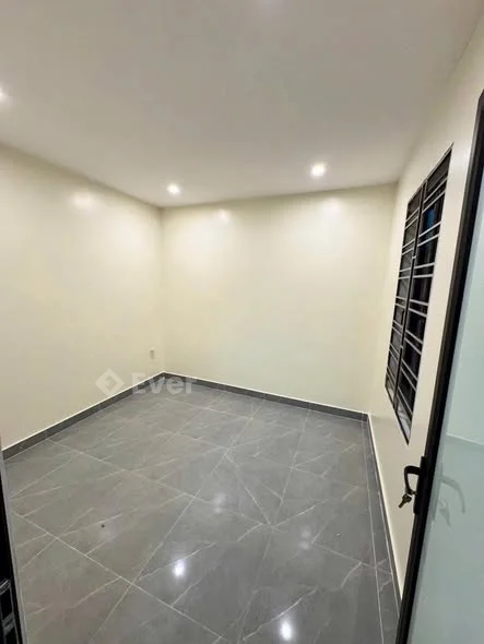 NHÀ XÂY MỚI PHỐ TRẦN TẤT VĂN - KIẾN AN, 
 ĐỖ TRONG SÂN GIÁ CHỈ 1Tỷ7xx
- Diện tích 42m x 3 tầng
- Côn - Thỏa thuận - 42m²