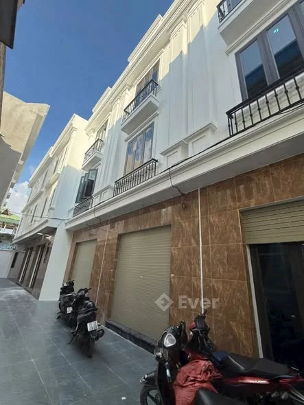 Bán Nhà 3 Tầng Ngay Chợ Phù Lưu - Kiến An.Ngõ rộng ô tô vào tận cửa - 1,75 tỷ - 43m²