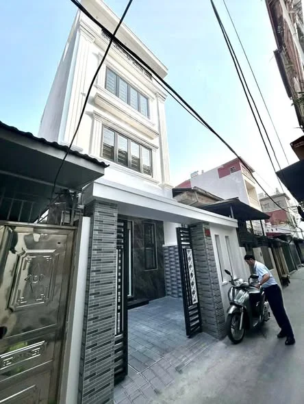 Em có căn nhà 4 tầng độc lập, diện tích 66.5m² tại ngõ 355 Chợ Hàng (thông Nguyễn Văn Linh)