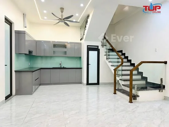 Bán nhà xây mới độc lập tại phố chợ Hàng Hồ Sen