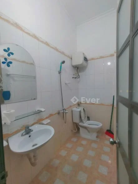 Xin chào tất cả mọi người! Cho thuê nhà Văn Cao58m2, 3.5 tầng, 4 ngủ