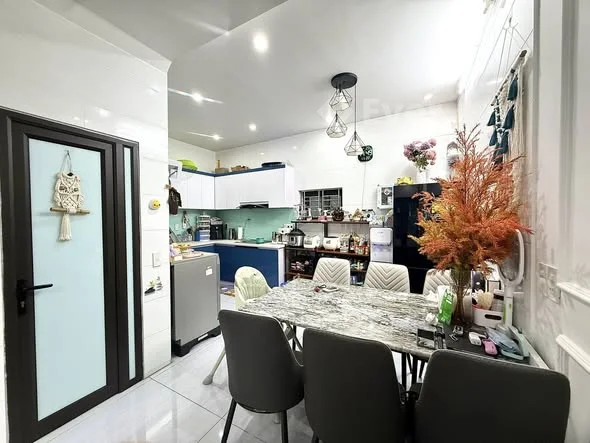 Bán nhanh nhà độc lập khu chợ Lũng,đỗ cửa, đầy đủ nội thất- Diện tích: 50m2 x 3 tầng, 1 tum.