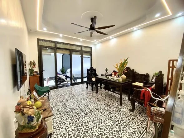 Cần bán nhà 3 tầng trong ngõ Đường Cái Tắt ,chỉ 1 ngoặt vào nhà, ô tô đỗ tận cửa