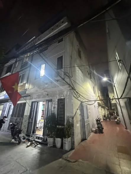 bán nhà 4 tầng, mặt ngõ 417 đằng Hải. Dt 40,5m. Lô góc hướng đông nam.