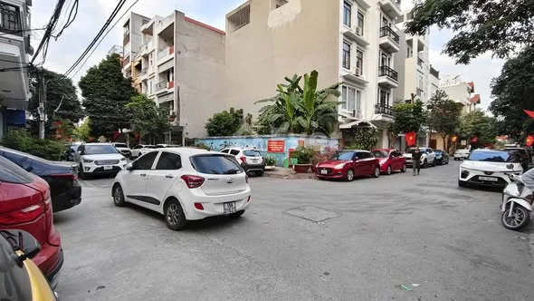 Bán nhà mặt ngõ 254 Văn Cao. Cạnh ngõ 2 mặt thoáng.- Diện tích : 76m.