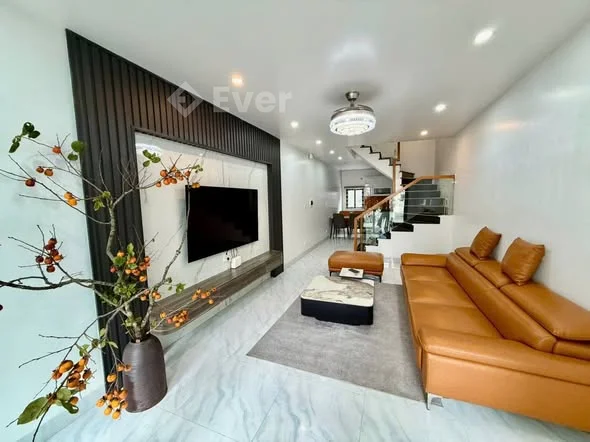 Mình bán căn nhà số.... ngõ 90 Trung Lực, ô tô vào nhà, trước cửa là sân để xe ô tô rộng rãi