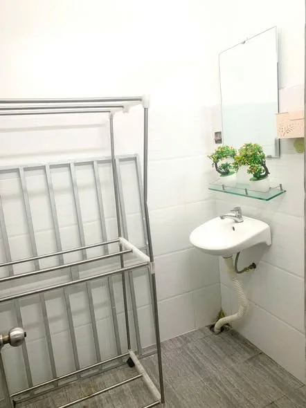 BÁN Nhà 2 tầng. đường CHÙA HÀNG- vị trí siêu siêu nông,sau vài nhà mặt đường