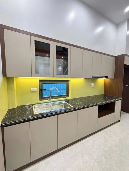 NHÀ LÔ GÓC 3 TẦNG – 56m² – PHỐ THỐNG NHẤT NGÕ Ô TÔ TẬN NƠI – CÓ SÂN ĐỂ XE