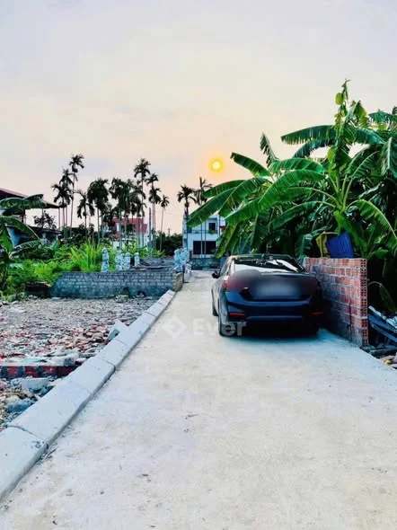 Còn duy nhất 1 lô đất đẹp sẵn bìa tại Thôn Đền. Lâm Động. Ngõ ô tô đỗ cửa