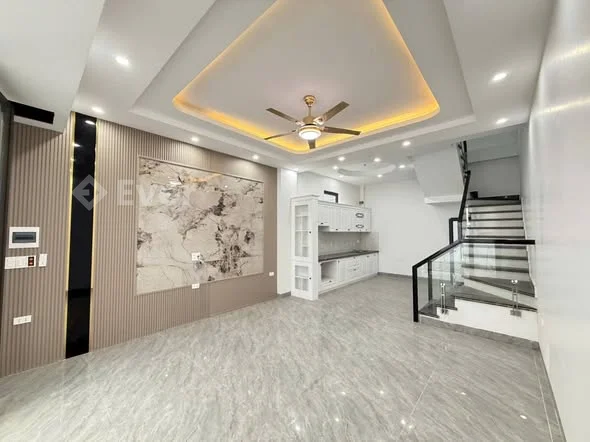 NHÀ 3 Tầng - Lô Góc - Phố chợ Hoa Lũng xây mới chỉ 2tỷ850tr