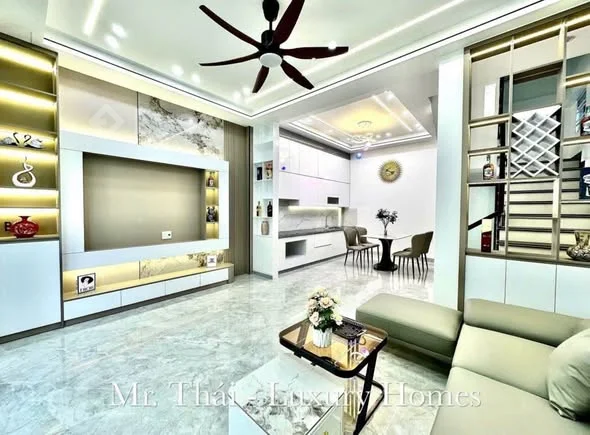 Nhà xây mới 4 tầng Miếu Hai Xã Diện tích: 43m² (căn thứ 2) Hướng: Đông Nam