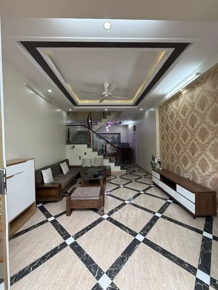 Bán nhà phố Văn Cao Diện tích ~40m2 x 3 tầngHướng: Đông Bắc