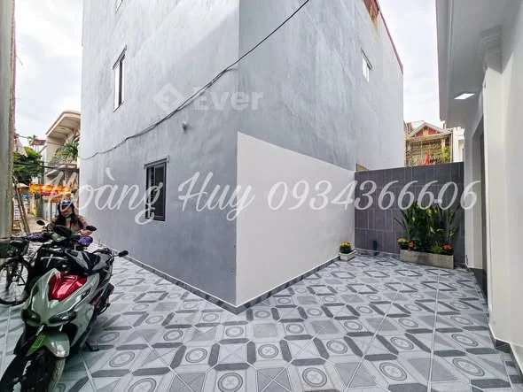 NHÀ XÂY MỚI ĐỘC LẬP SÂN CỔNG RIÊNG SAU NHÀ MẶT NGÕ THÔNG 2 Ô TÔ TRÁNH NHAU TẠI THIÊN LÔI CHỢ ĐÔN