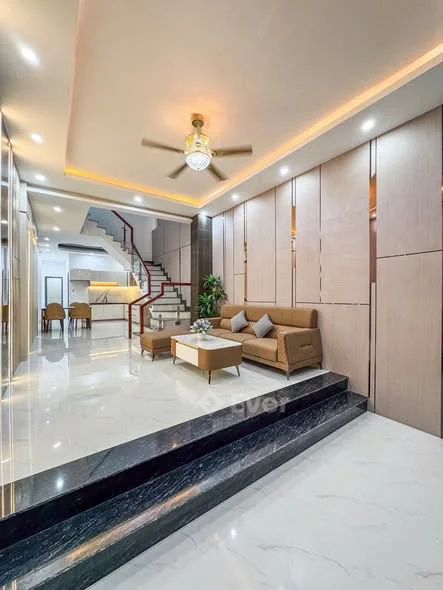 Nhà trệt lầu 3 phòng ngủ - Hẻm 102 bờ kè Lê Anh Xuân, phường Ninh Kiều, thành phố Cần Thơ