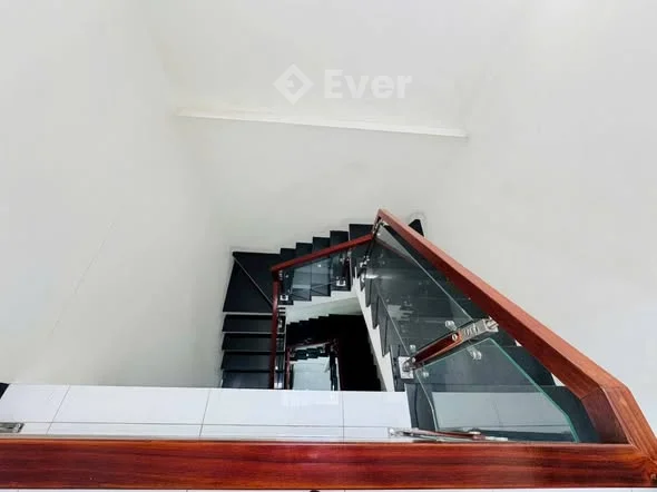 BÁN NHÀ 1 TRỆT 2 LẦU GIÁP KDC ĐẠI NGÂN