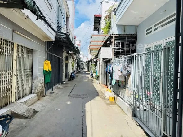 GIẢM GIÁ 200.000.000Tr CHỐT NHANH TRONG THÁNG. NHÀ 1 TRỆT 2 LẦU CÒN MỚI 95% CỰC KỲ KIÊN CỐ