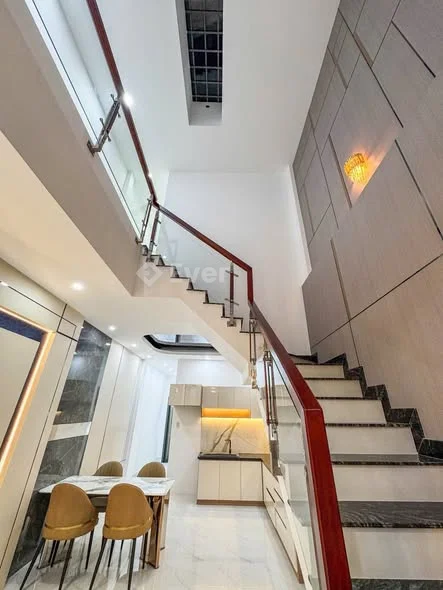 Nhà trệt lầu 3 phòng ngủ - Hẻm 102 bờ kè Lê Anh Xuân, phường Ninh Kiều,