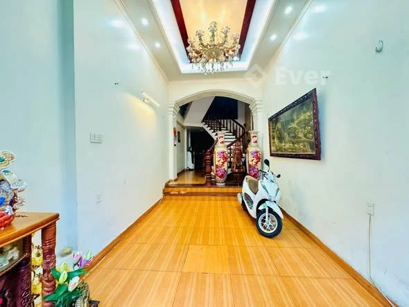 Bán nhà Mặt Đường Ký Con, vị trí đẹp gần Quang Trung