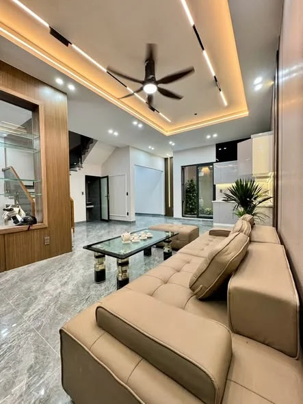 SIÊU SIÊU PHẨM 4 tầng Phố HỒ SEN chỉ 5,85 tỷ , Xây Mới Tinh Phong cách Tân Cổ điển