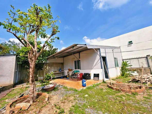 BÁN KHU NGHỈ DƯỠNG 3 MẶT TIỀN, 317 M2, CÓ 200 M2 THỔ CƯ, 2 CĂN NHÀ TRỆT TRÊN ĐẤT, LỘ 6M