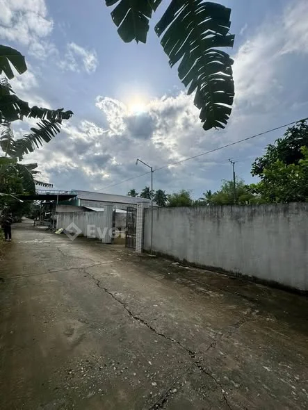 BÁN VƯỜN 1320m..Có 260m Thổ Cư Mặt Tiền 23m... Đã xây tường cao 3m bao quanh