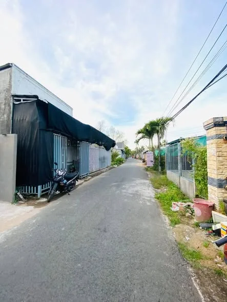 BÁN NHÀ TRỆT SÂN TRƯỚC ĐẬU ÔTÔ + SÂN SAU VIEW SÔNG MẶT TIỀN ĐINH CÔNG CHÁNH CÁCH BV NHI ĐỒNG 10 PHÚT - 1,98 tỷ - 96m²