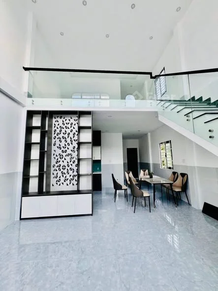 Giá mới : 1 tỷ 400 triệu. ( TL bán nhanh ) hổ trợ Bank.Bán Nhà Mới 100 % Trệt Gác lửng Hẻm Nhánh Tô