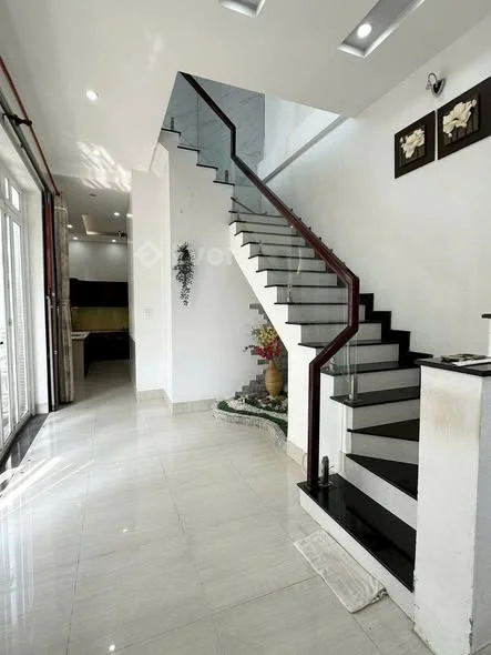 NHÀ TRỆT LẦU RỘNG HẺM 52 HÙNG VƯƠNG LỘ NHỰA Ô TÔ TỚI NHÀ - 3 PHÒNG NGỦ ——————Giá bán : 3 tỷ 399