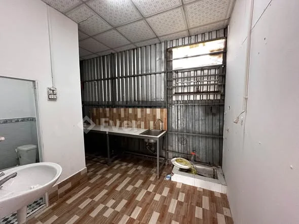 Cho thuê nhà nguyên căn giáp KDC 586 ( gần bệnh viện Hoàng Mỹ ,...)