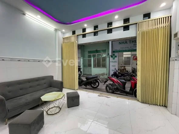 Giá 1 tỷ 650tr Nhà trệt + lửng + 2 lầu, đầu hẻm 311 cách Nguyễn Văn Cừ 20m.