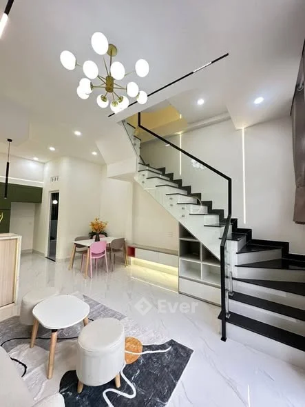 Giá 2 tỷ 380tr Nhà trệt lầu xây mới đẹp, hẻm 49 đường Trần Hoàng Na, phường Tân An