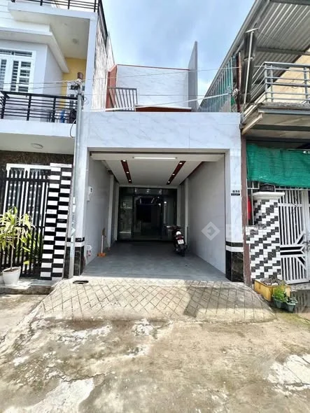 Cho thuê nhà trệt lầu sân đậu ô tô Hẻm 9 đường Phạm Ngọc Hưng - P. Ninh Kiều - 7 trịu