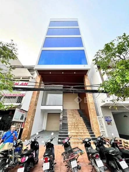 Nắm sát chủ CHO THUÊ NHÀ MẶT TIỀN NGUYỄN VĂN CỪ, MỚI 100%, CÓ THANG MÁY, ỐP KÍNH - Giá: 200 triệu/t