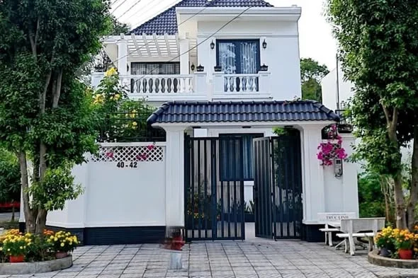 BÁN BIỆT THỰ GÓC 2 MẶT TIỀN KDC DIỆU HIỀN-------------------Giá bán 10 tỷ - 10 tỷ - 230m²