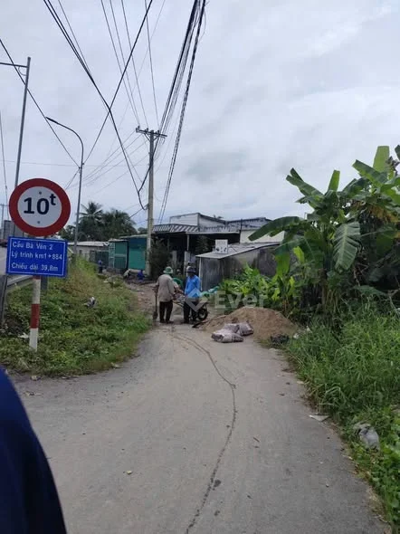 Nền rộng mặt tiền Rạch Bà Vèn, cách Huỳnh Thị Nở 150m( Giá 1 tỷ 500 triệu )