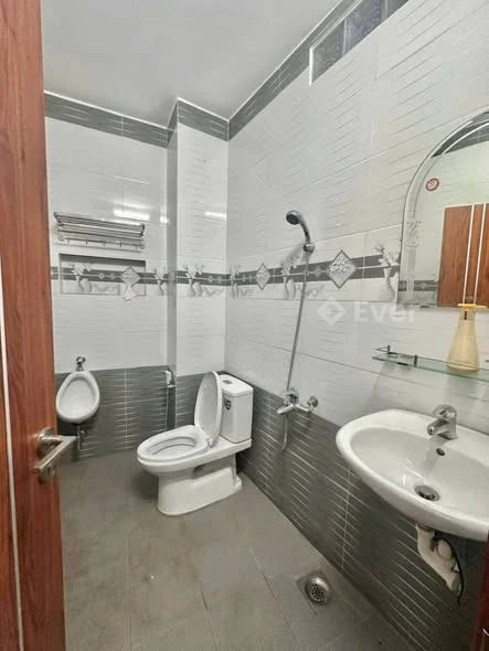 18tr 1trệt 2lầu mặt tiền Trần Bạch Đằng Diện tích: 5 x 20 = 100m2 (DTSD: 300m2)