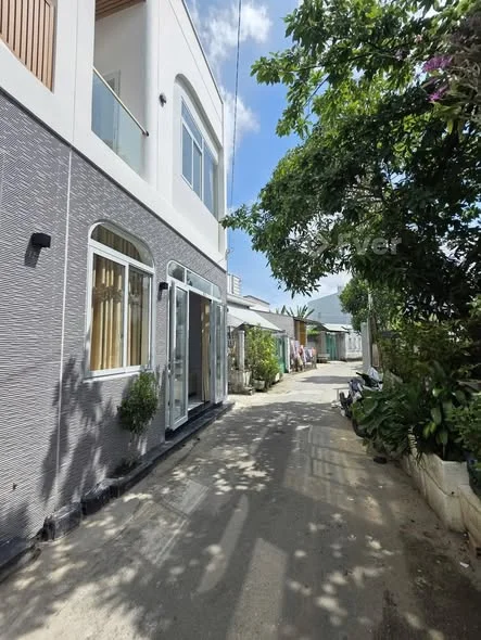 G.IÁ CHỐT NHANH: 390 TRIỆU
CHỦ GỞI !!
BÁN NỀN THỔ CƯ NGAY CHỢ BÌNH THUỶ (THUỘC HẺM 2 BÙI HỮU NGHĨA)