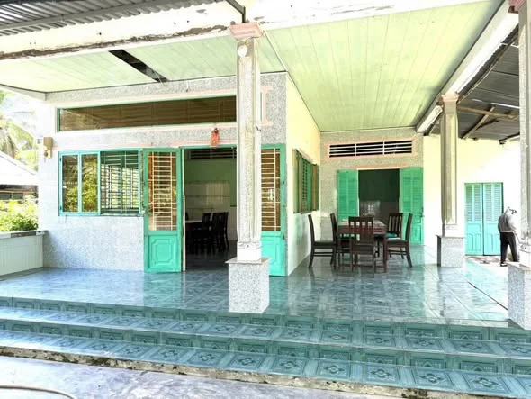 BÁN ĐẤT TẶNG NHÀ CẤP 4 RỘNG 398 MÉT - CÁCH SÂN BAY CẦN THƠ 1KM GIÁ CHỐT : 1 TỶ 600 BUÔNG ĐUÔI