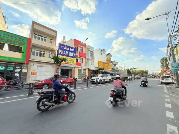 CHÍNH CHỦ CẦN BÁN NHÀ PHỐ 100M2 ĐƯỜNG TRẦN HOÀNG NA – MẶT TIỀN TRUNG TÂM SẦM UẤT TẠI CẦN THƠ