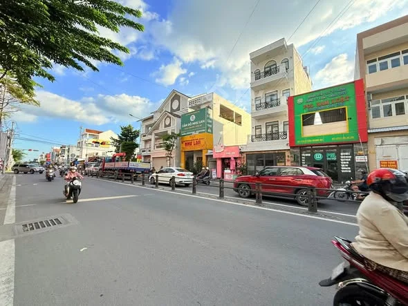 CHÍNH CHỦ CẦN BÁN NHÀ PHỐ 100M2 ĐƯỜNG TRẦN HOÀNG NA – MẶT TIỀN TRUNG TÂM SẦM UẤT TẠI CẦN THƠ