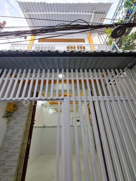 NHÀ ĐẸP - DT & VỊ TRÍ ĐẸP - HOÀN CÔNGNằm cách - ST Vincom - Hùng vương 50m