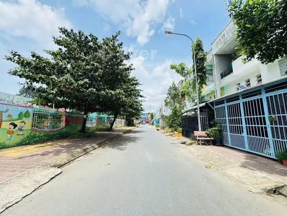 Hàng hiếm , Vị trí ngang trường mẫu giáo **NỀN ĐẸP KHÔNG VƯỚNG ĐƯỜNG SỐ 54 KDC 586 - P. HƯNG PHÚ