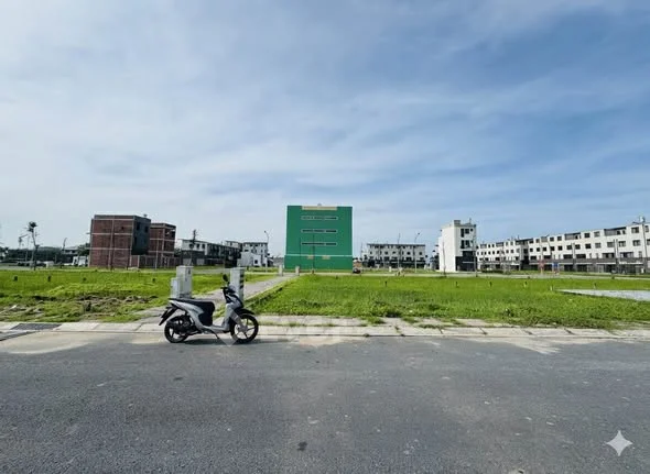 Nền hẻm hông 4m block A6 KDC NAM LONG 2- DT: 8x15m=120m2- Hướng Đông Bắc