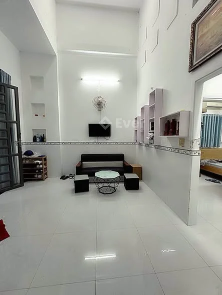 nhà tặng nội thất Nhà trệt lửng Trục chính KDC Sơn Thủy phường Long tuyền