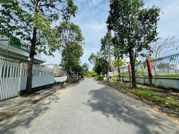 459. NC BÁN NỀN BÊN HÔNG TRƯỜNG ANH NGỮ VIỆT MỸ- ĐƯỜNG D8 KDC THIÊN LỘC - P. HƯNG PHÚ - TP CẦN THƠ.