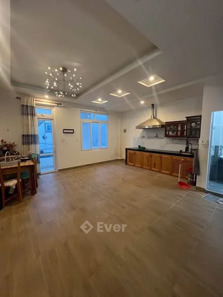 - Nhà Phù Đổng Thiên Vương P.8 Tp. Đà Lạt- Diện tích 65m ( ngang 5.7m )